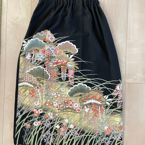 着物リメイク 黒留袖リメイク 松に藤や鶴と花々 ロングスカート 正絹  