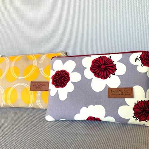 通帳サイズポーチ‼️可愛い大きな花柄 フラットポーチ ポーチ le