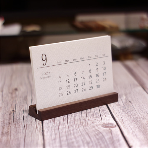 2024年11月 はじまり 木製スタンド付き卓上カレンダー