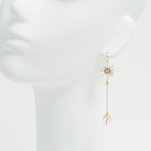 ゆれるガザニアと水晶(エレガントチェーン) ピアス/イヤリング変更可