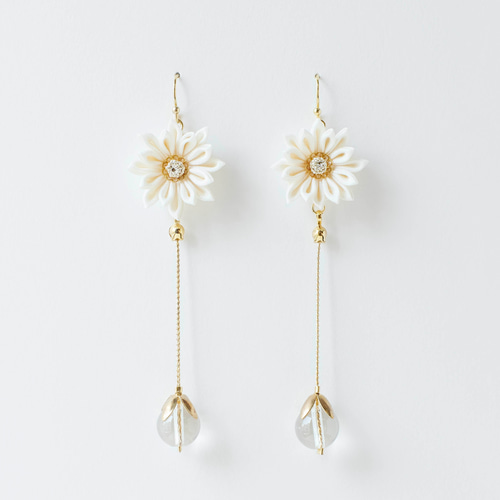 ゆれるガザニアと水晶(エレガントチェーン) ピアス/イヤリング変更可