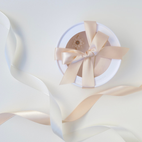 芍薬のつぼみ・白 ピアス/イヤリング変更可/つまみ細工/K16GP