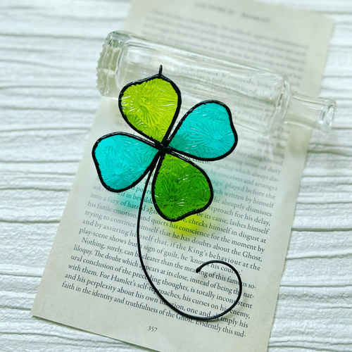 プチステンドグラス　四ツ葉のクローバー ステンドグラス】四つ葉のクローバーのサンキャッチャー サン