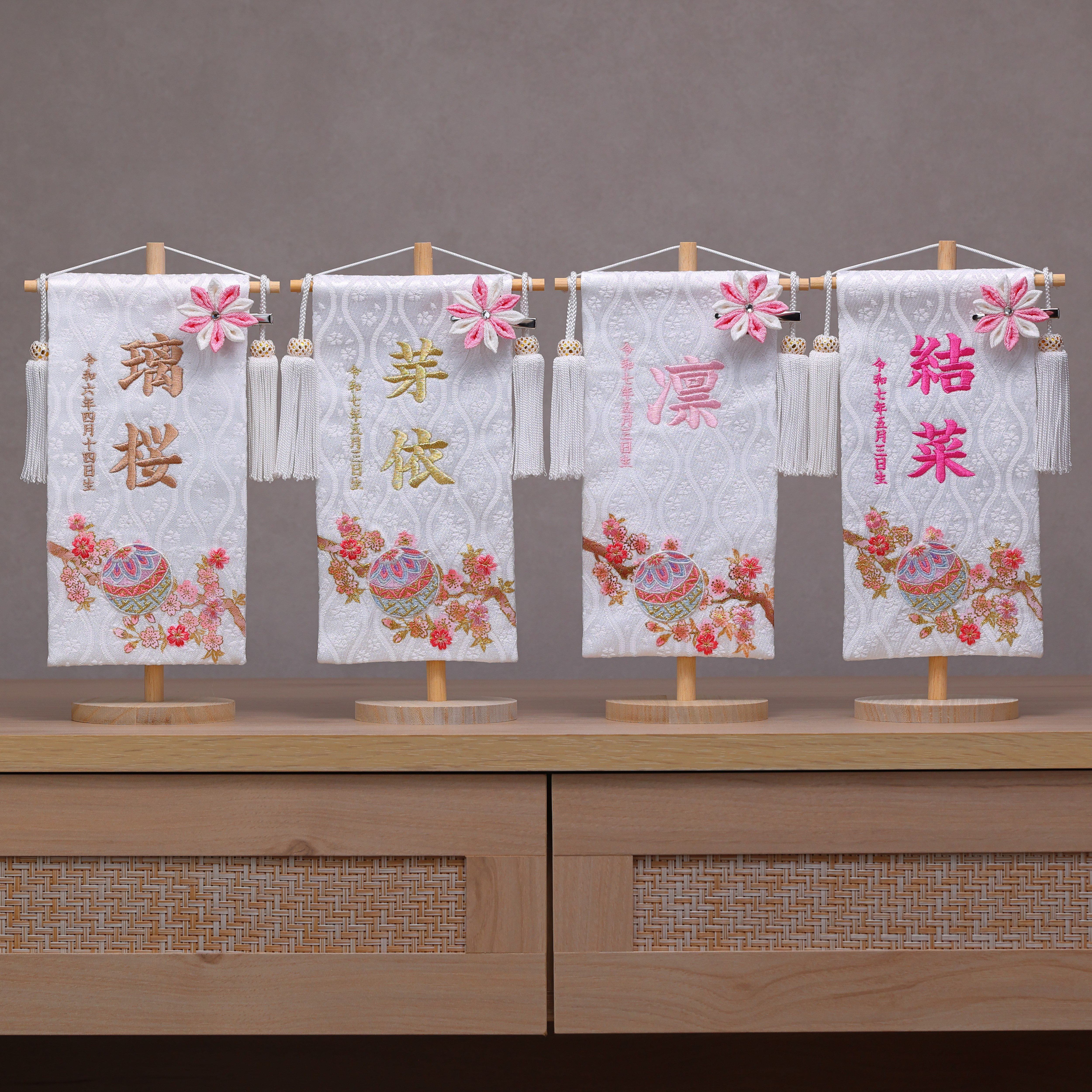 4色から選べる♪小さく可愛いお名前旗♪【刺繍の名前旗/命名旗/京都金襴】【スタンド付】ひな祭り
