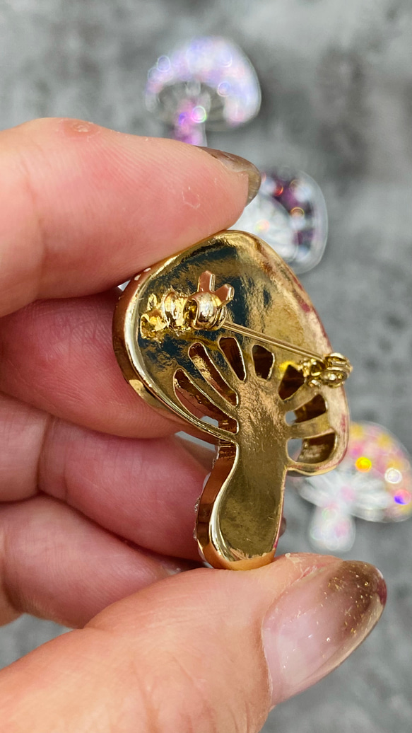 あなたを守る　お守りキノコ ブローチ 3枚目の画像