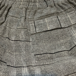 飾らなくてもこなれ感抜群な生地厚め手織り綿サルエルパンツ　前も後ろもアシンメトリーで多面的に楽しめる　グレイ絣 13枚目の画像