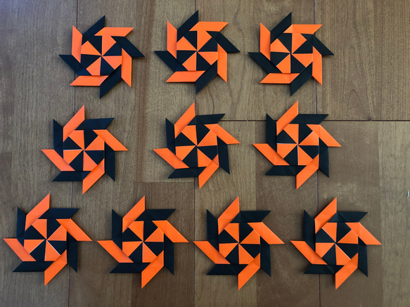 折り紙　手裏剣（橙×黒） 1枚目の画像