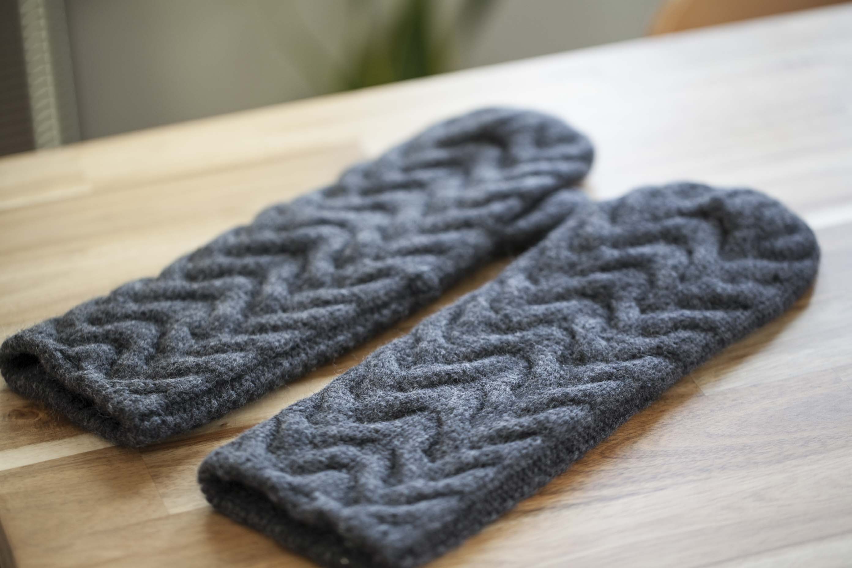 【裏フリース】あたたかい・ウール手袋・手編みロング手袋・ロングミトン＊ダークグレー