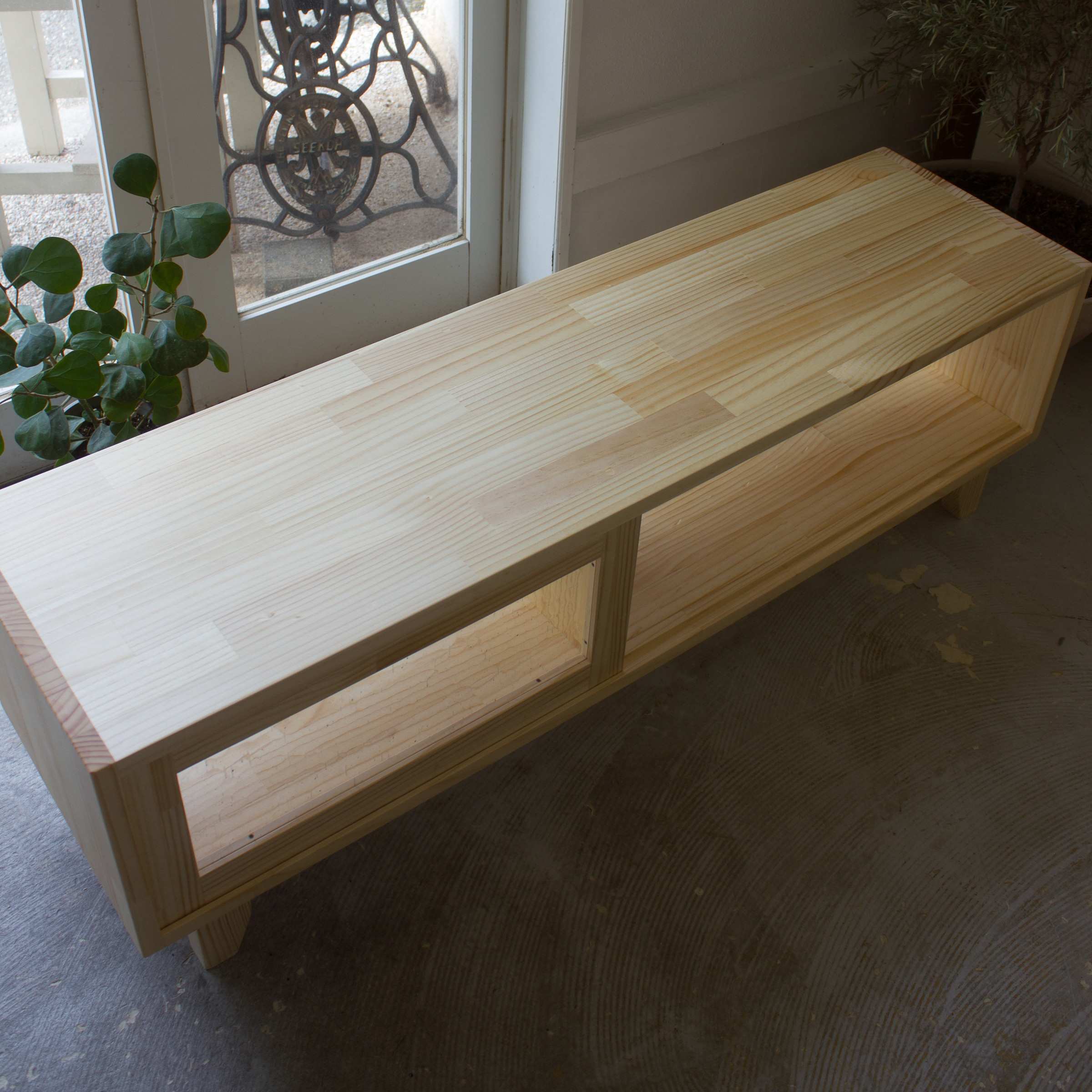 泡入りガラスの入ったＴＶボード