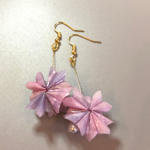 花の贈りもの ーサクラー』 折り紙 くす玉 ピアス イヤリング