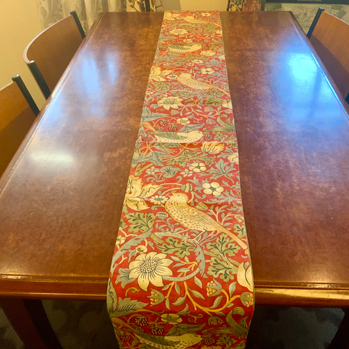 ウィリアムモリス　テーブルランナー　手作り　市販品2m(〜¥23500） ウィリアムモリス　テーブルランナー　手作り　市販品2m(〜¥23500）