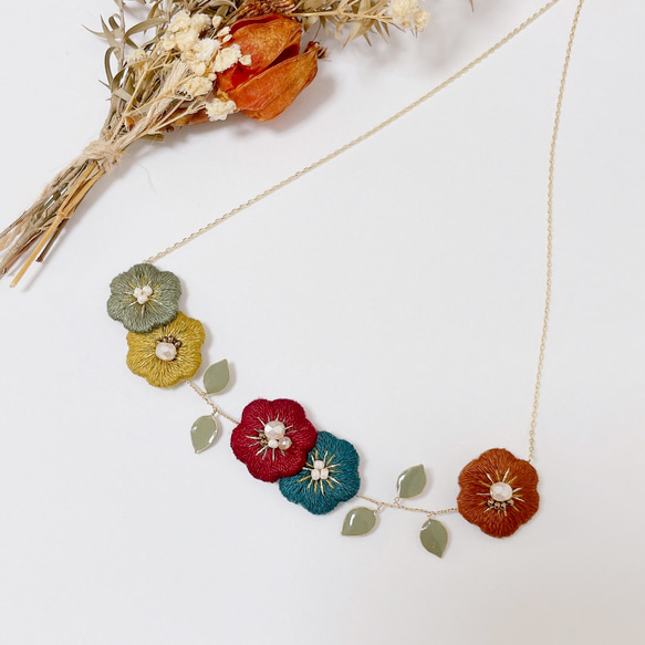 深みカラフルなたっぷりお花刺繍ネックレス ネックレス 深みカラフルなたっぷりお花刺繍ネックレス ネックレス