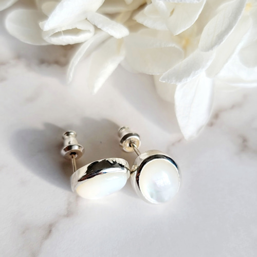 ホワイトシェル オーバル 10＊8mm シルバーピアスH-229S ピアス