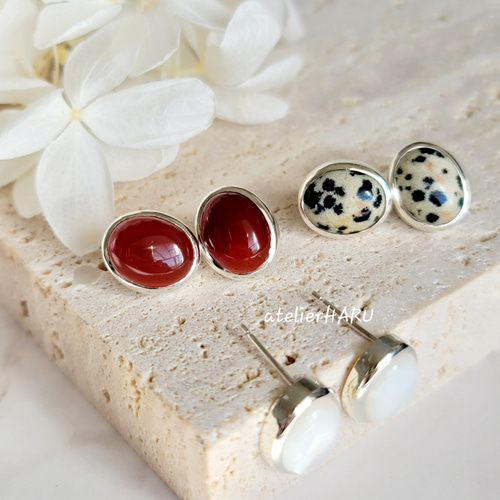 ホワイトシェル オーバル 10＊8mm シルバーピアスH-229S ピアス