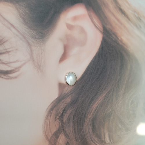 ホワイトシェル オーバル 10＊8mm シルバーピアスH-229S ピアス