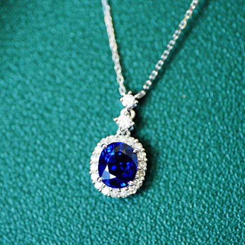 天然ブルーサファイア2、3ct ペンダントトップ 鑑別書 ロイヤルブルーサファイア 約1.7ct ブルーサファイア 0.2ct