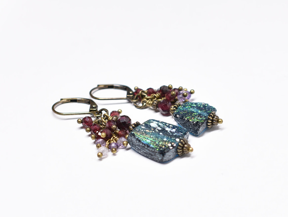 藍綠色鍍銀羅馬玻璃和奢華石榴石、紫水晶和石英耳環 第7張的照片