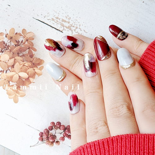 ﾁｮｺﾚｰﾄｺｽﾓｽ ﾎﾞﾙﾄﾞｰ 赤 お花ﾈｲﾙ 大人可愛い 塗りかけネイル 秋ネイル