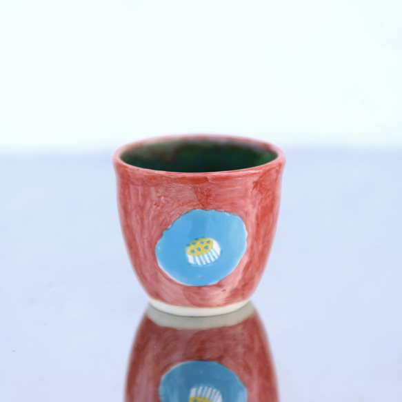 流行茶花杯（紅色背景） 第4張的照片