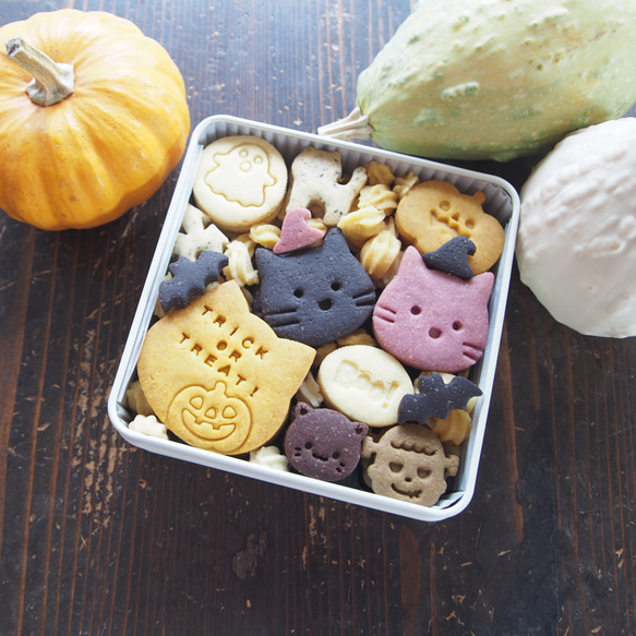 ねこたちのハロウィン♪クッキー缶」（M）【期間限定缶】 クッキー