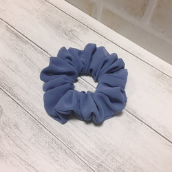 シュシュ　シフォン　ハンドメイド　チャコールグレー　⭐︎黒ごま シフォン生地で作ったシュシュ（グレー） シュシュ rara