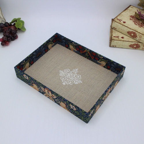 再販＞フランス製 STOF スクエアダマスク刺繍生地