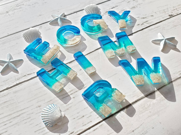 海を感じる アルファベット イニシャルキー レジンキーホルダー 波