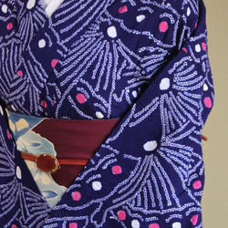 ◇現代 有松鳴海絞　浴衣◇【濃紺+桃紅】華やかかつシックな蝶模様　トールサイズ裄68ｃｍ木綿浴衣　 9枚目の画像