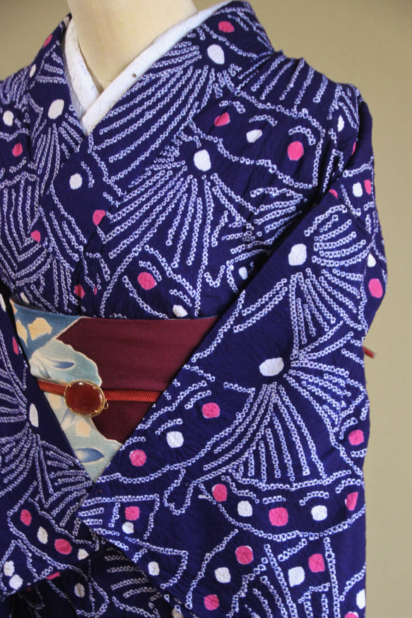 ◇現代 有松鳴海絞　浴衣◇【濃紺+桃紅】華やかかつシックな蝶模様　トールサイズ裄68ｃｍ木綿浴衣　 9枚目の画像