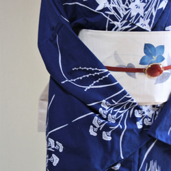 手染め藍注染　型染浴衣　紺　桔梗と女郎花が静謐な雰囲気　トールサイズ　裄67.5ｃｍ　木綿 4枚目の画像