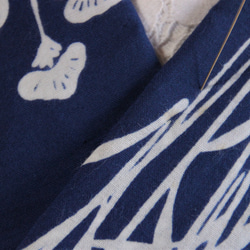 手染め藍注染　型染浴衣　紺　桔梗と女郎花が静謐な雰囲気　トールサイズ　裄67.5ｃｍ　木綿 9枚目の画像
