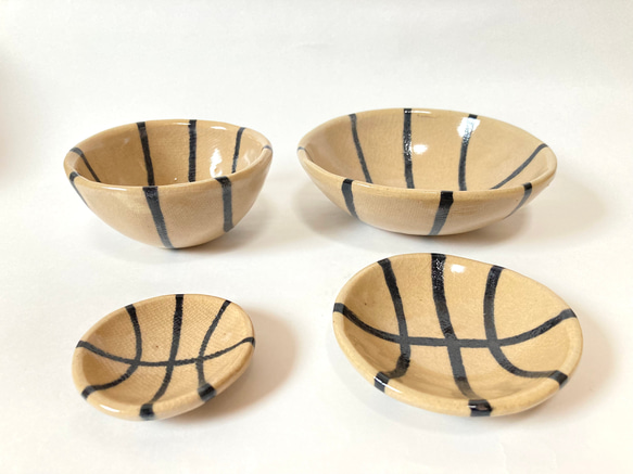 バスケットボールの器セット　ベージュ　陶器 2枚目の画像