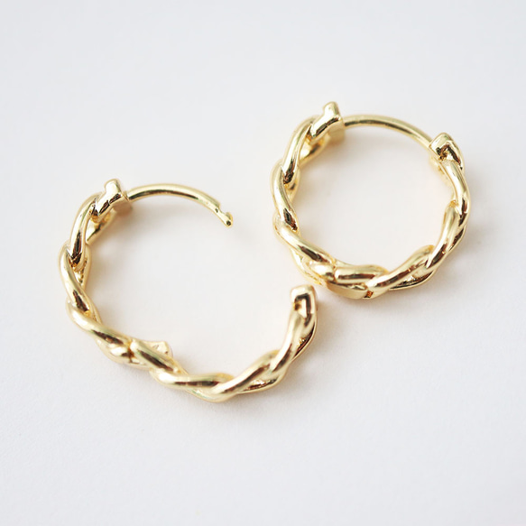『販売終了』金アレ対応 色褪せにくい チェーン風 フープピアス 1ペア 2枚目の画像