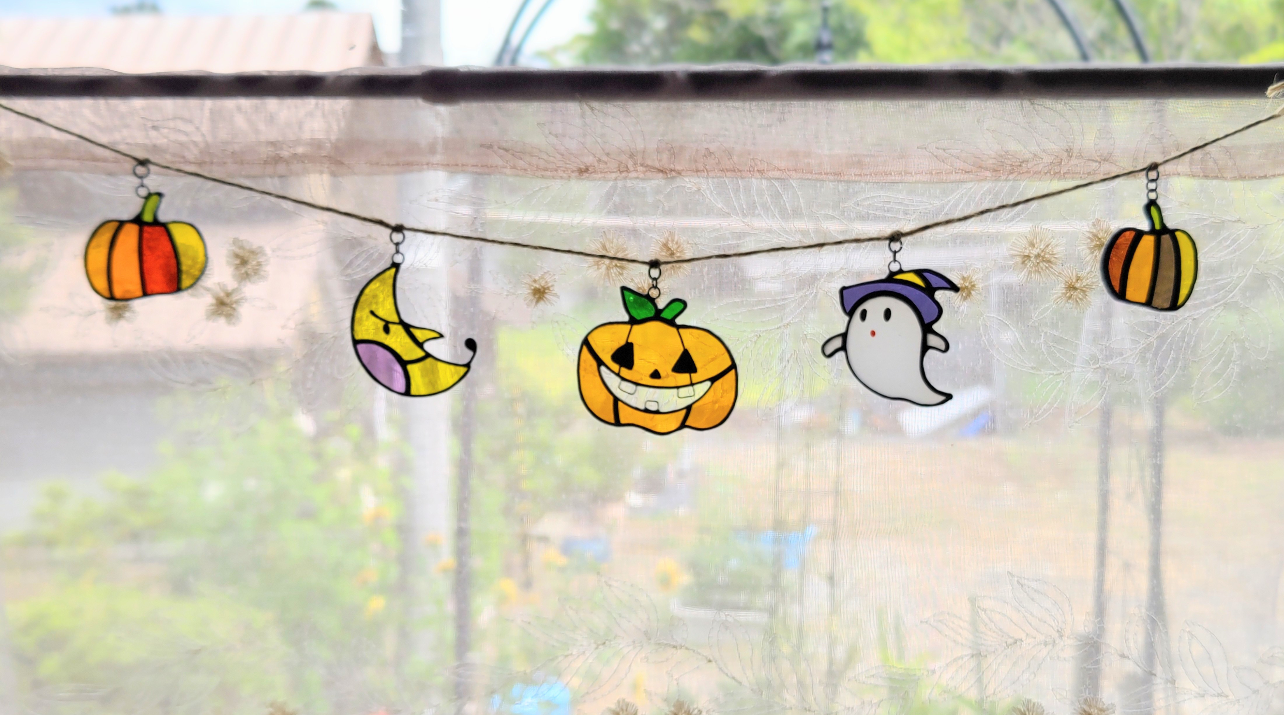 ハロウィンはお月さまも参加   NO.2  (かぼちゃ+おばけ+月)