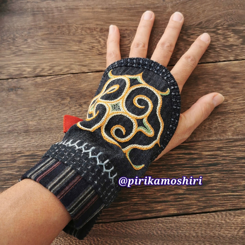 アイヌ刺繍のテクンペ 手袋・ミトン pirika moshiri 通販 14733541