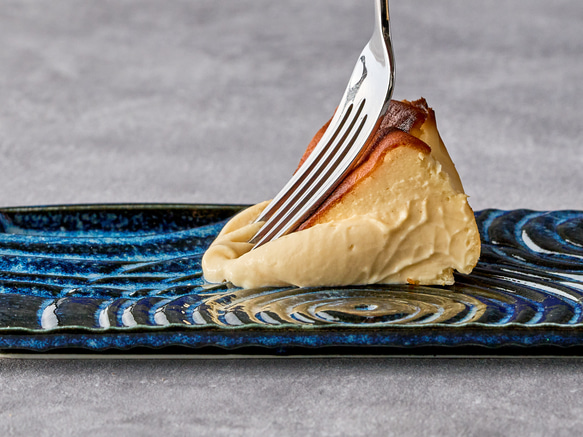 隠れ家シェフの手作り】バスクチーズケーキとろけるなめらか食感