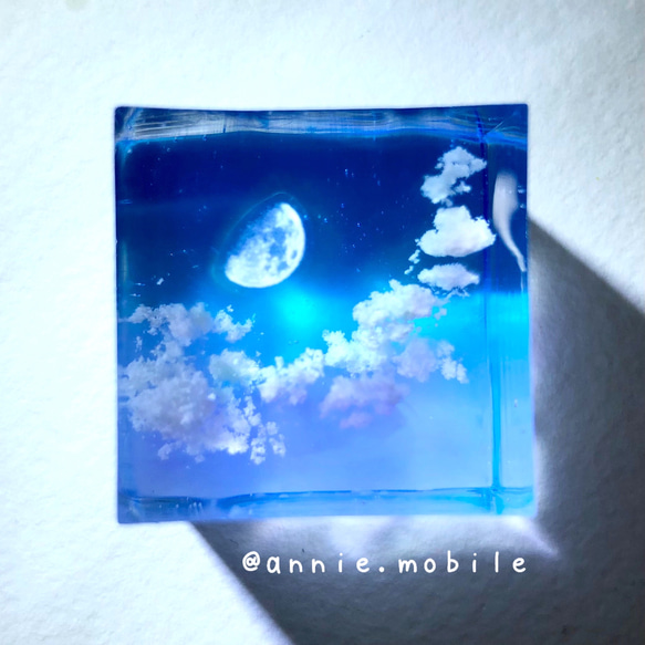 空レジン-瑠璃色の夜空　プレゼント　雲　月　星 1枚目の画像