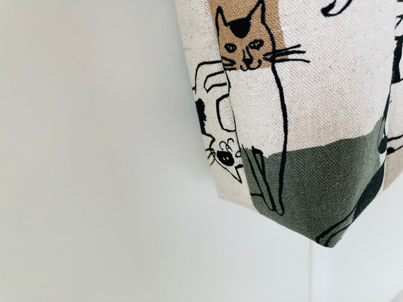 ハンドメイド　猫柄　肩掛けシンプルトートバッグ（ カーキ×グレー） 4枚目の画像