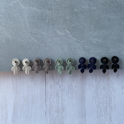 レース編みの花イヤリング＊紺＊ 10枚目の画像