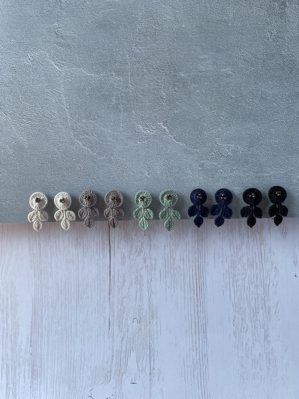 レース編みの花イヤリング＊紺＊ 10枚目の画像