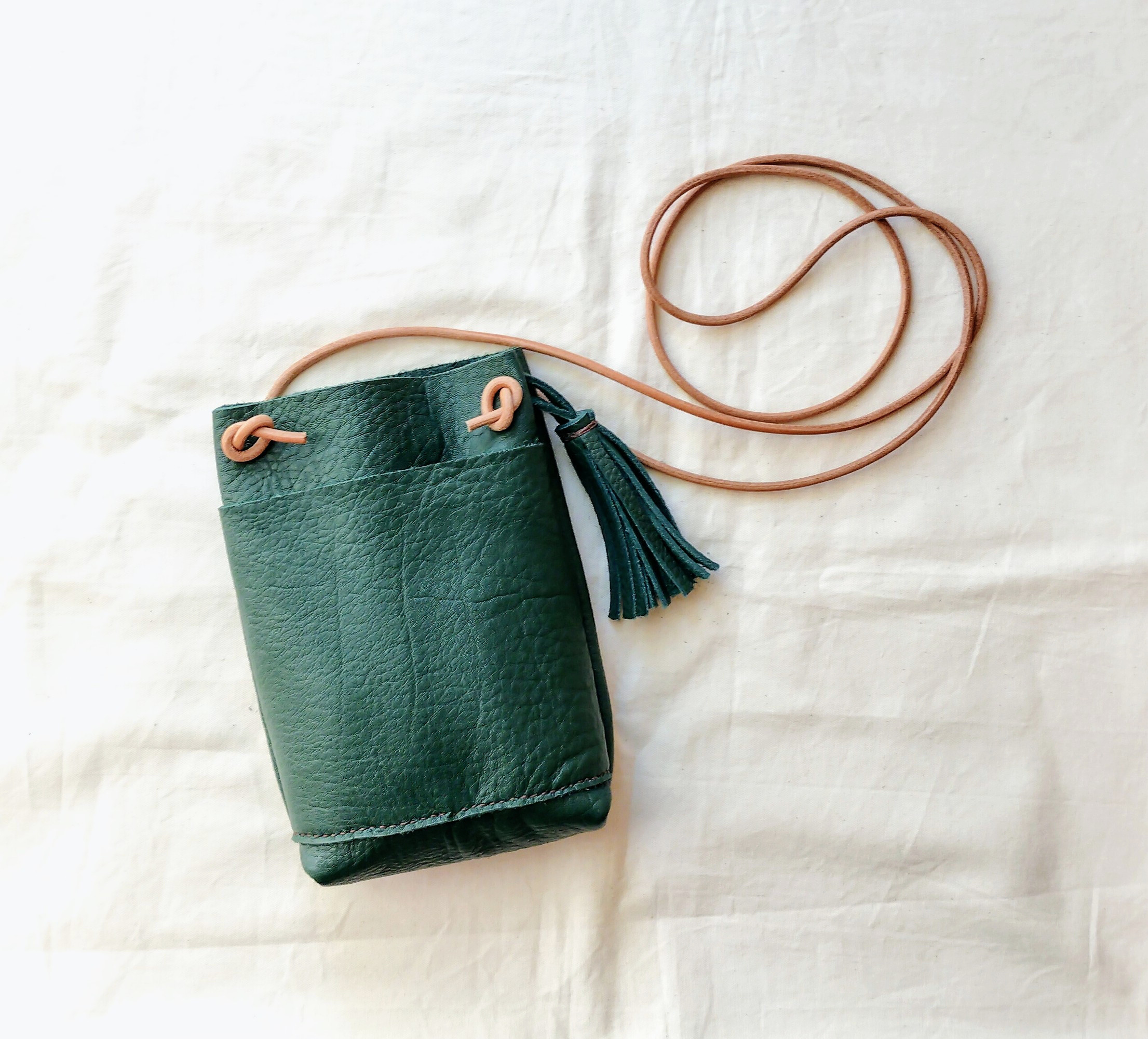 【シュリンクレザー】大人のスマーポ（スマホポシェット/ショルダーバッグ/レザー/コンパクト/ユニセックス）グリーン