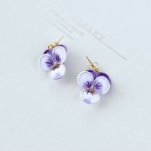 viola 立体アクセサリービオラのピアス・イヤリング ピアス