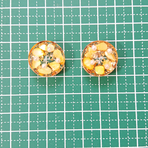 カラーストーンのボタン☆2個 黄色/イエロー/ボタン/レジン/パール 