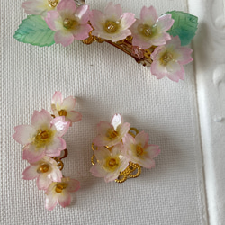 《Creema限定》まとめ売り 木に咲いた桜花のゴールドイヤーカフ&イヤリング  バレッタ セットさくら 1枚目の画像