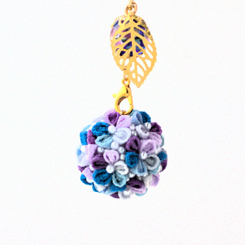 ❁紫陽花カラーとんぼ玉根付けストラップ・大人かわいいつまみ細工❁和