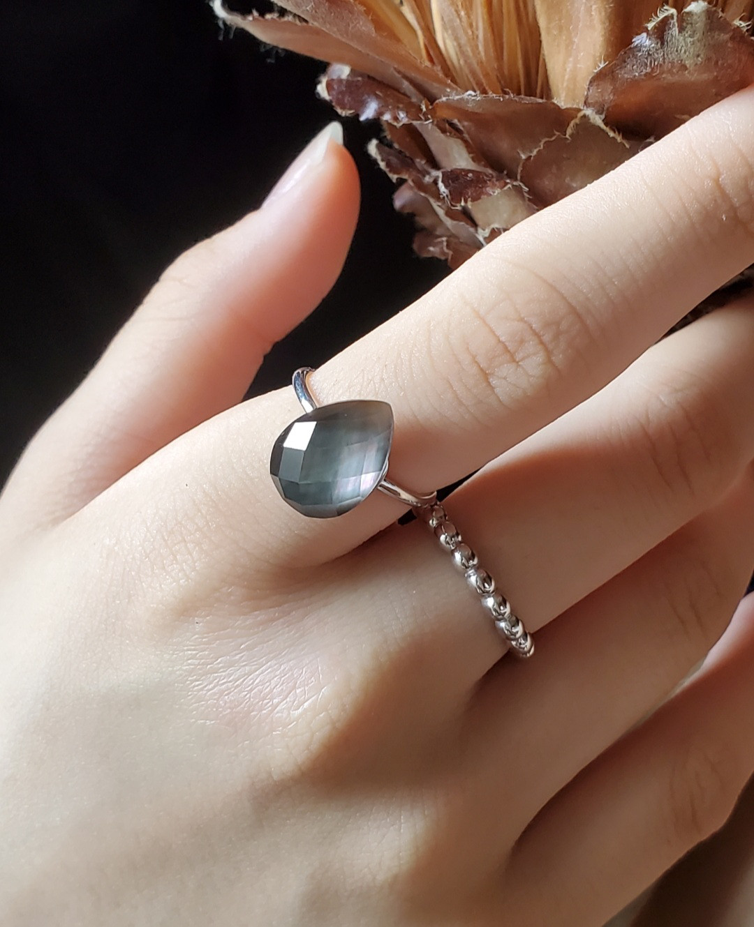 （秋の新作）黒い誘惑、ブラックシェルリングペアシェイプ、シルバー925（RS-204）