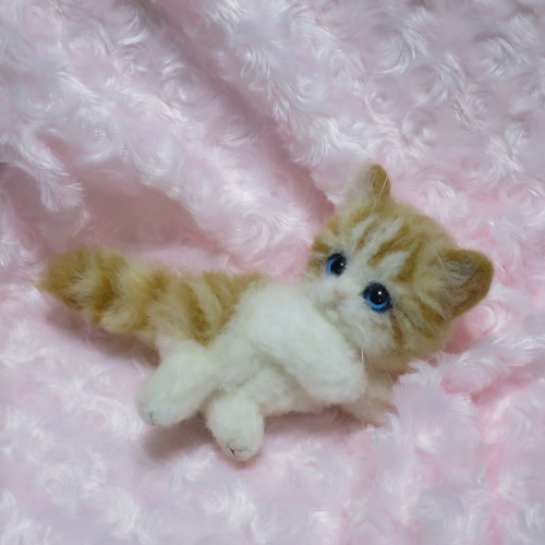 羊毛フェルト 猫 茶白 子猫 仔猫 置物 羊毛フェルト Pomemal 通販
