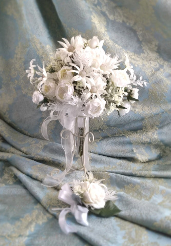 NEW!!  　大人気‼＊バラとフランネルフラワーの＊クラッチブーケ　G＆R作品　　　冬～早春のウェディングに最適