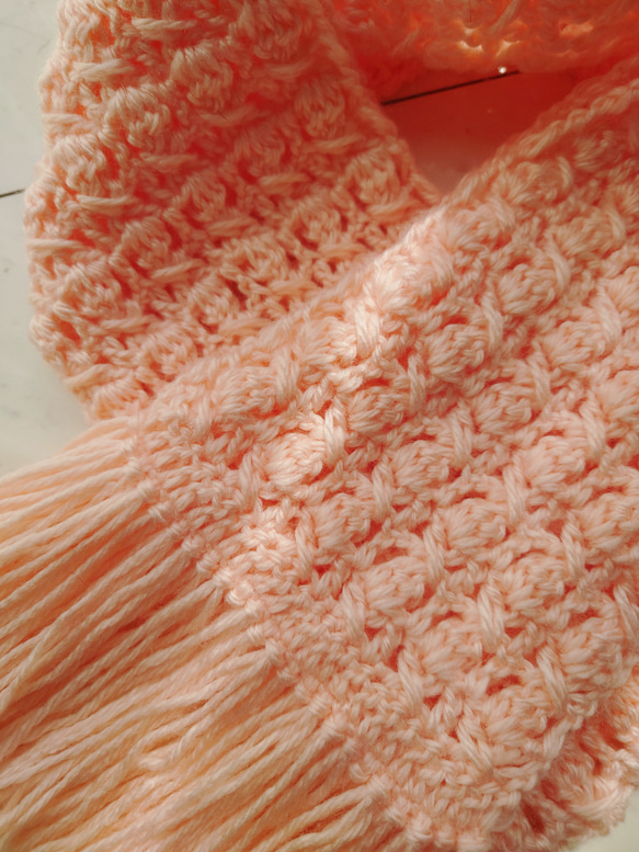 マフラー 模様 編み 手編み 編み物 フリンジ ピーチ ピンク 2枚目の画像