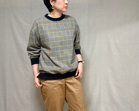 BURBERRYチルドレンチェック柄袖のグレー トレーナー美品 BURBERRYチルドレンチェック柄袖のグレー トレーナー美品 BURBERRY